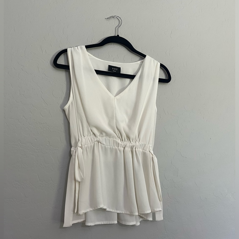 Vici small white top